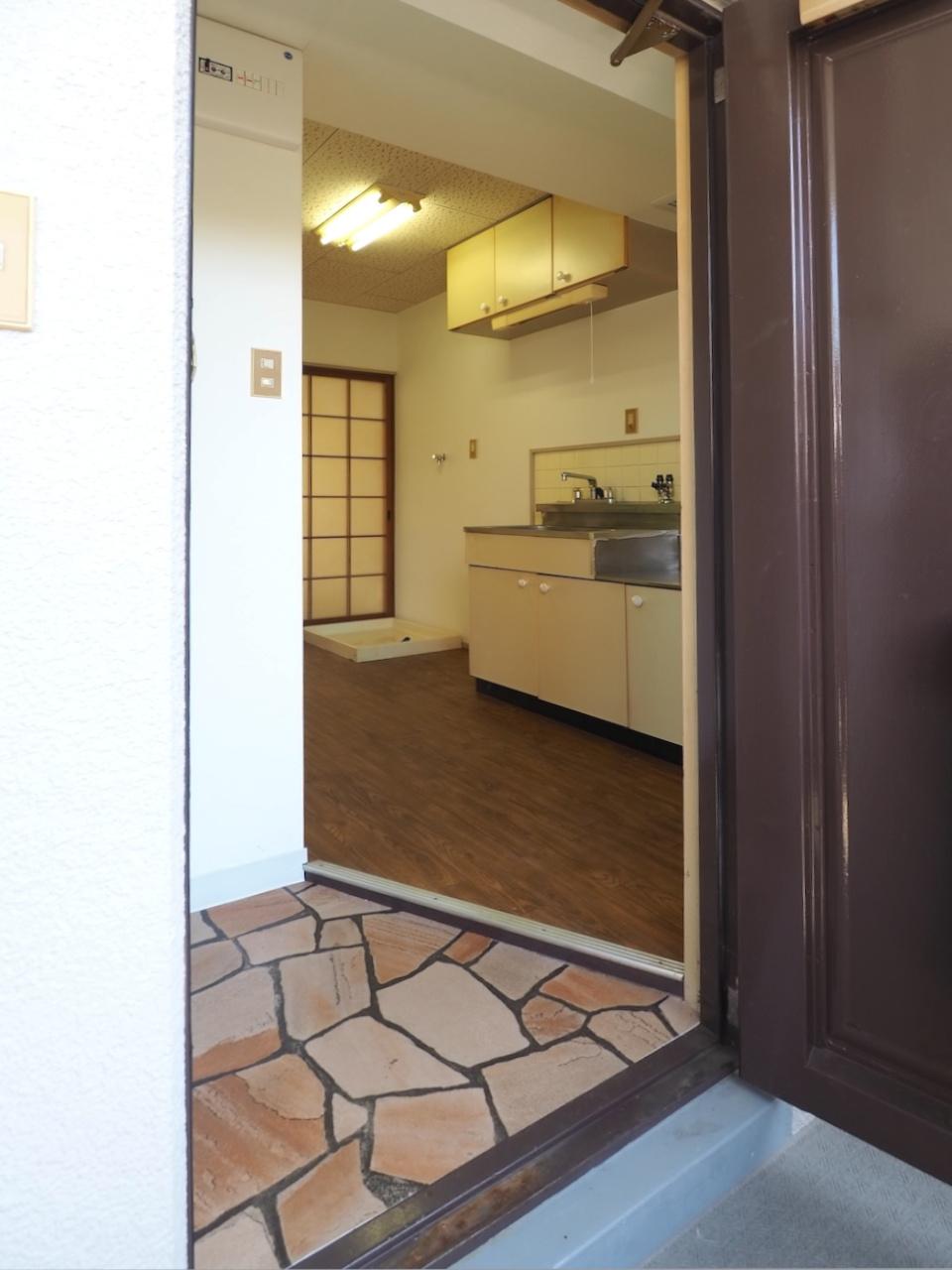 福岡市中央区平尾の賃貸物件/【205号室】玄関からパシャリ。