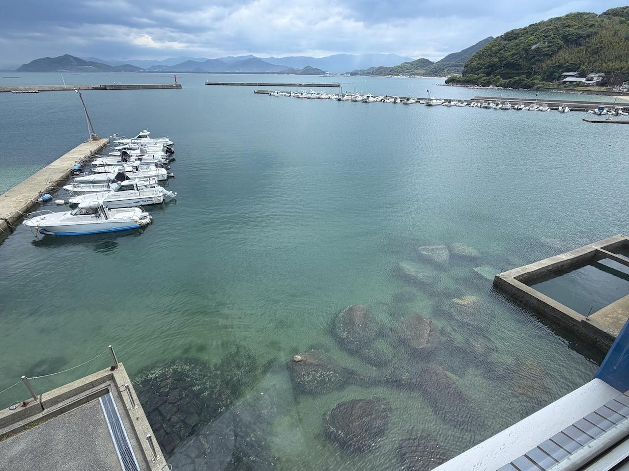 福岡市西区宮浦の賃貸物件/泳ぎたくなるほど綺麗な海。残念ながら漁港のため、遊泳できません。