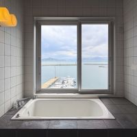 福岡市西区宮浦の賃貸物件/浴室からもオーシャンビュー。明るいうちに湯船に浸かりたくなりますね。