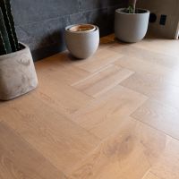 福岡市中央区黒門の賃貸物件/無垢の床。この太さ、この貼り方、こだわりが良い。