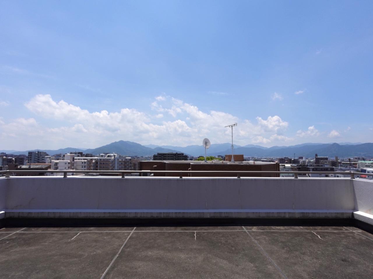 福岡市早良区室見の賃貸物件/街並みの向こうには山々が広がります。