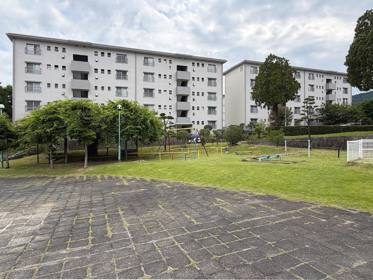 福岡市城南区東油山の賃貸物件/団地と言えば、敷地内の広い遊び場。