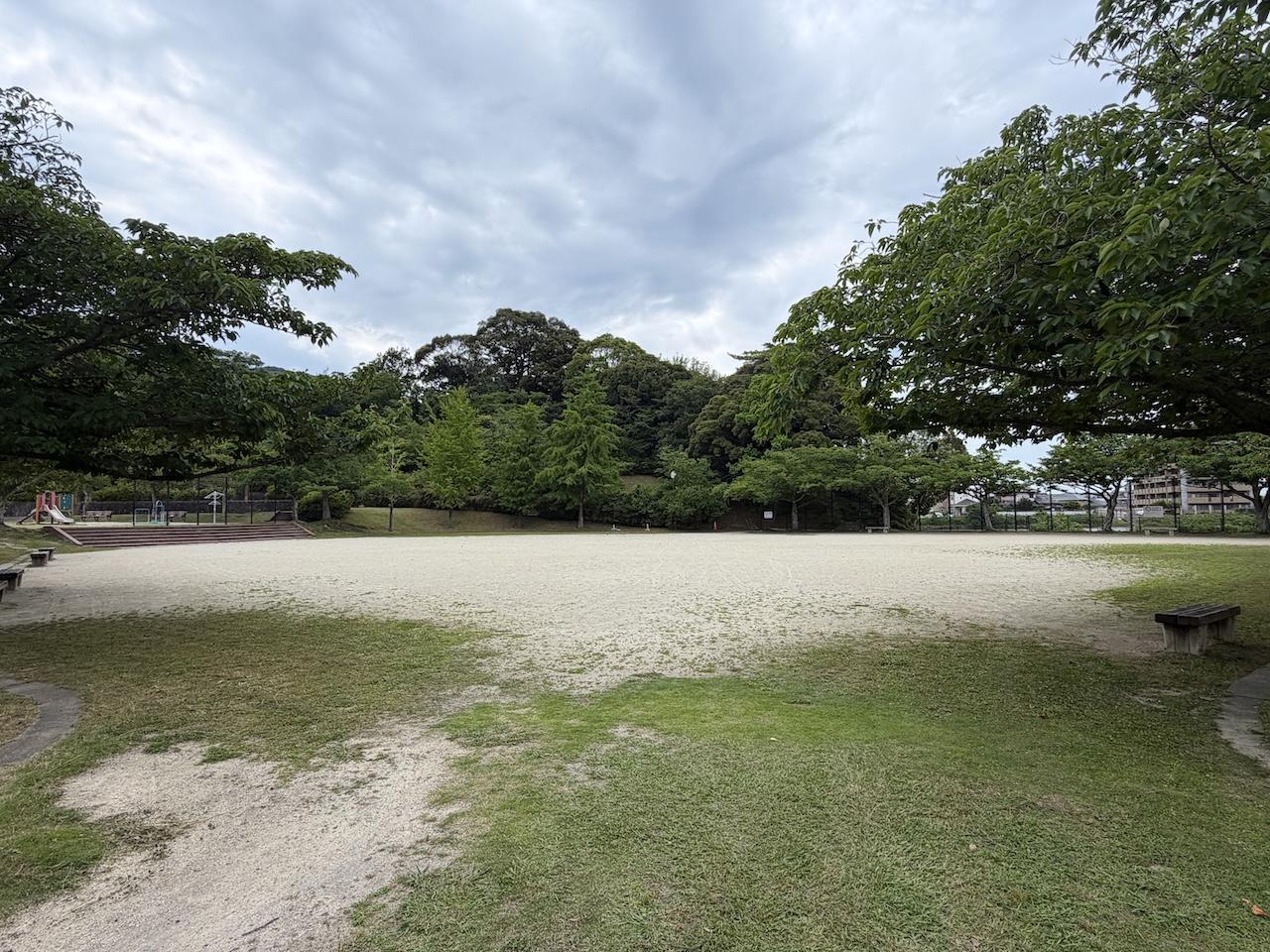 福岡市城南区東油山の賃貸物件/と思いきや、目の前に思いっきり遊べる公園も。