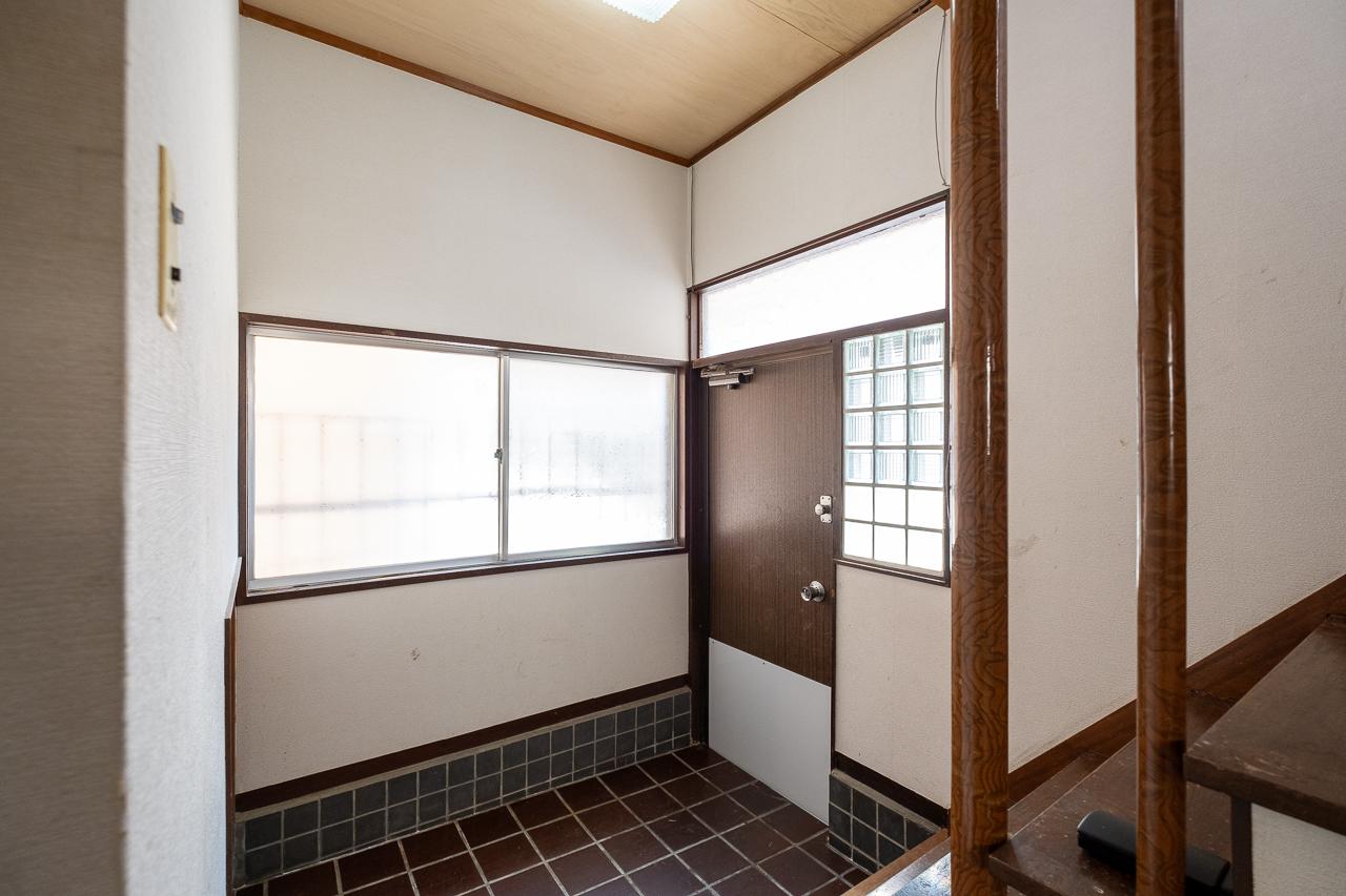 福岡市城南区荒江の賃貸物件/玄関の雰囲気、なんだか好きです。