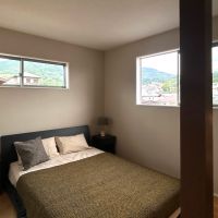 福岡市早良区野芥の売買物件/2階洋室。ここからの景色もひらけていて気持ち良い。