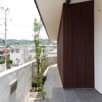 福岡市早良区野芥の売買物件/玄関まわりもきれいに整えられ、気持ちよく迎えてくれます。