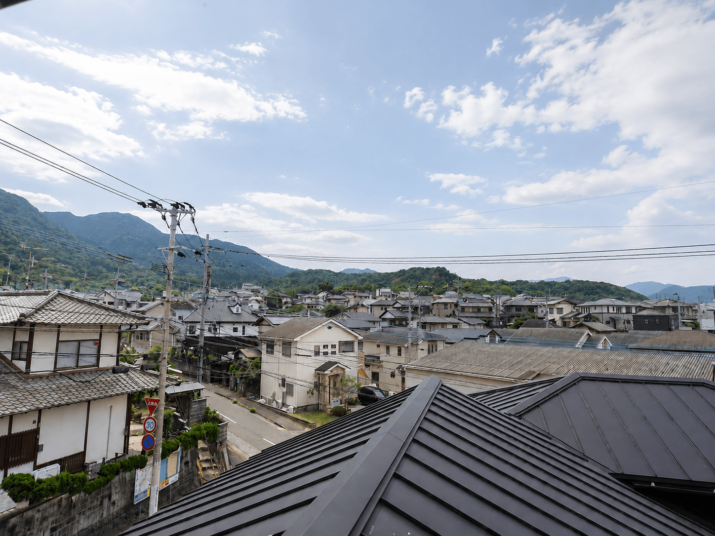 福岡市早良区野芥の売買物件/2階洋室からの景色。高台にあるため開放感あって気持ちがいい眺めです。