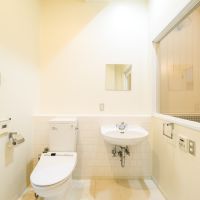 福岡市博多区古門戸町の賃貸物件/ガラス越しに浴室。