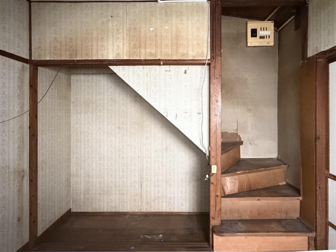 福岡市中央区荒戸の賃貸物件/２階への階段。
