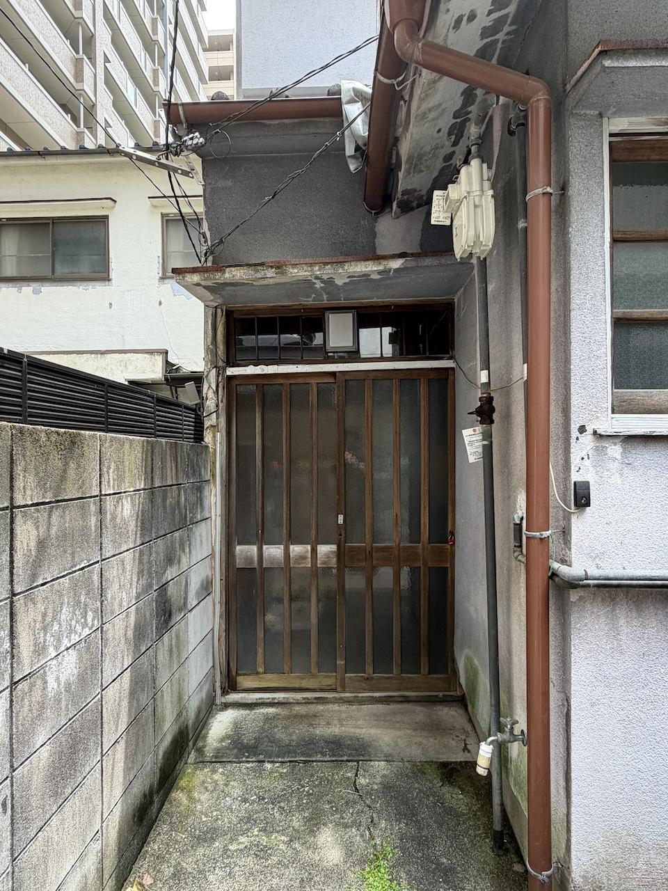 福岡市中央区荒戸の賃貸物件/入り口はこんな感じ。