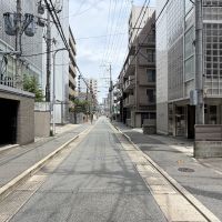 福岡市中央区荒戸の賃貸物件/通りはこんな感じ。美容専門学校のすぐそばです。