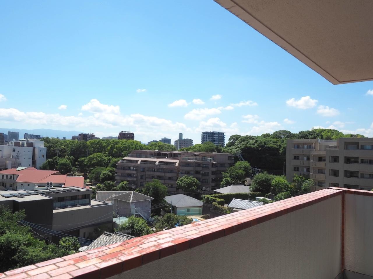福岡市中央区赤坂の賃貸物件/アトリエから繋がるバルコニーからの東側の景色