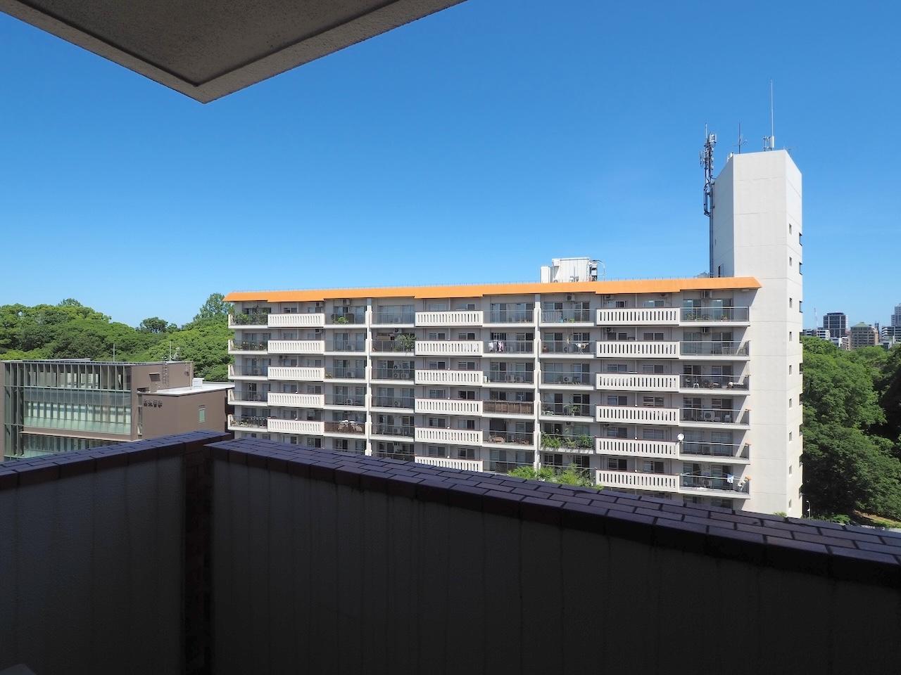 福岡市中央区赤坂の賃貸物件/北側のバルコニー。眼下にはけやき通り。