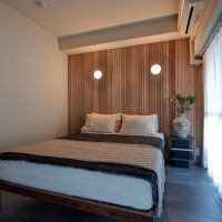 福岡市中央区草香江の売買物件/ベッドスペースは部屋のいちばん奥。壁で仕切られていなくても、ほどよくこもれる落ち着きがあります。