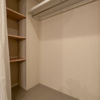 福岡市中央区草香江の売買物件/水回りとウォークインクローゼットは近くに集約。洗う、着替える、しまうが短い動線で完結します。