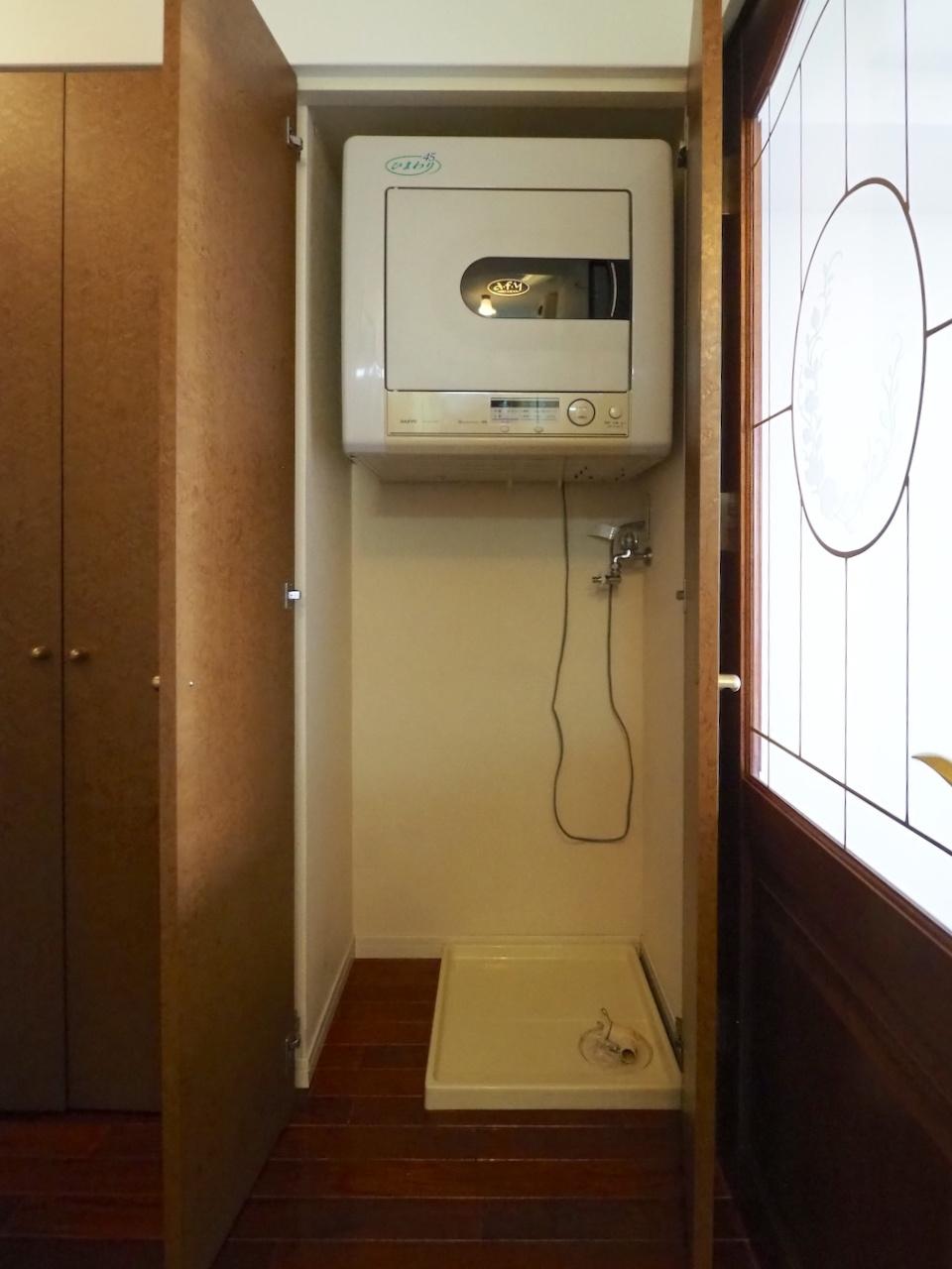福岡市中央区六本松の賃貸物件/衣類乾燥機はサービス設置品。洗濯機はサイズは現地で要確認。