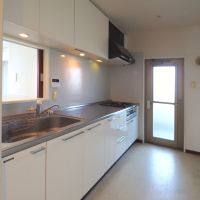 福岡市早良区西新の賃貸物件/キッチンは広々。