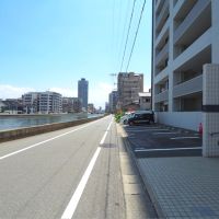 福岡市早良区西新の賃貸物件/駐車場は平置き。