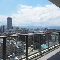福岡市早良区西新の賃貸物件/バルコニー柵のガラスが透明のためかの開放感。