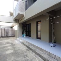 福岡市西区生の松原の売買物件/斜面に建っているため、お庭感覚で使える広々としたテラスもあります。