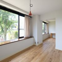 福岡市中央区平尾の売買物件/続いて洋室。こちらも窓辺のカウンターが続きます。
