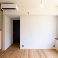 福岡市中央区平尾の売買物件/ピンクとグリーンの間仕切りを外せば、もっと広い一部屋として使うことも。