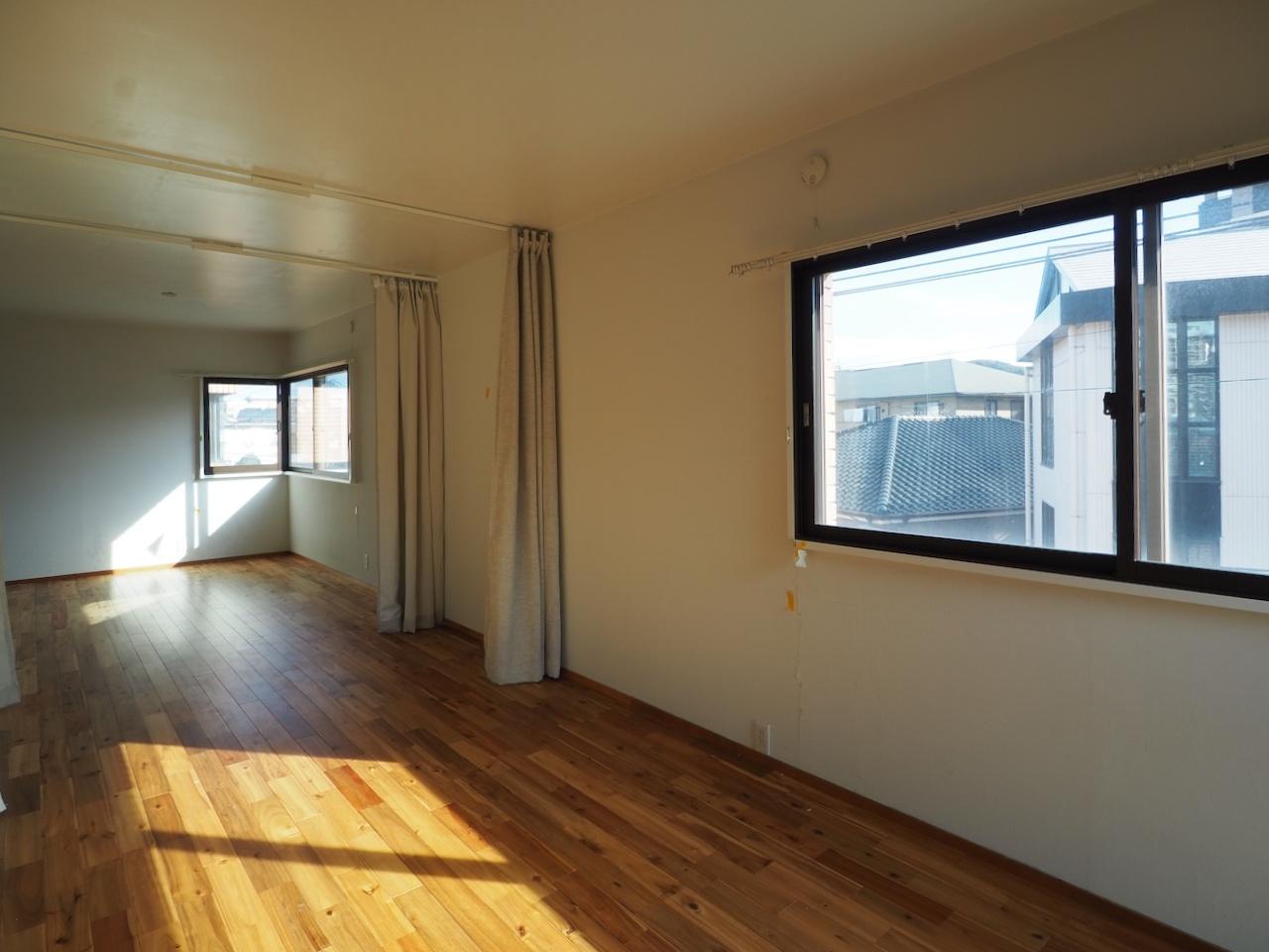 福岡市南区高宮の賃貸物件/カーテンを閉めるとクローゼットのように使えます。