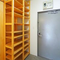 福岡市南区高宮の賃貸物件/玄関入ってすぐの、下足箱の存在感。
