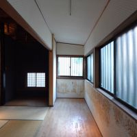 福岡市中央区桜坂の賃貸物件/壁には傷みもあるので、お好きな壁紙に張り替えたり、DIYでガラッと雰囲気を変えてみるのも良さそう。
