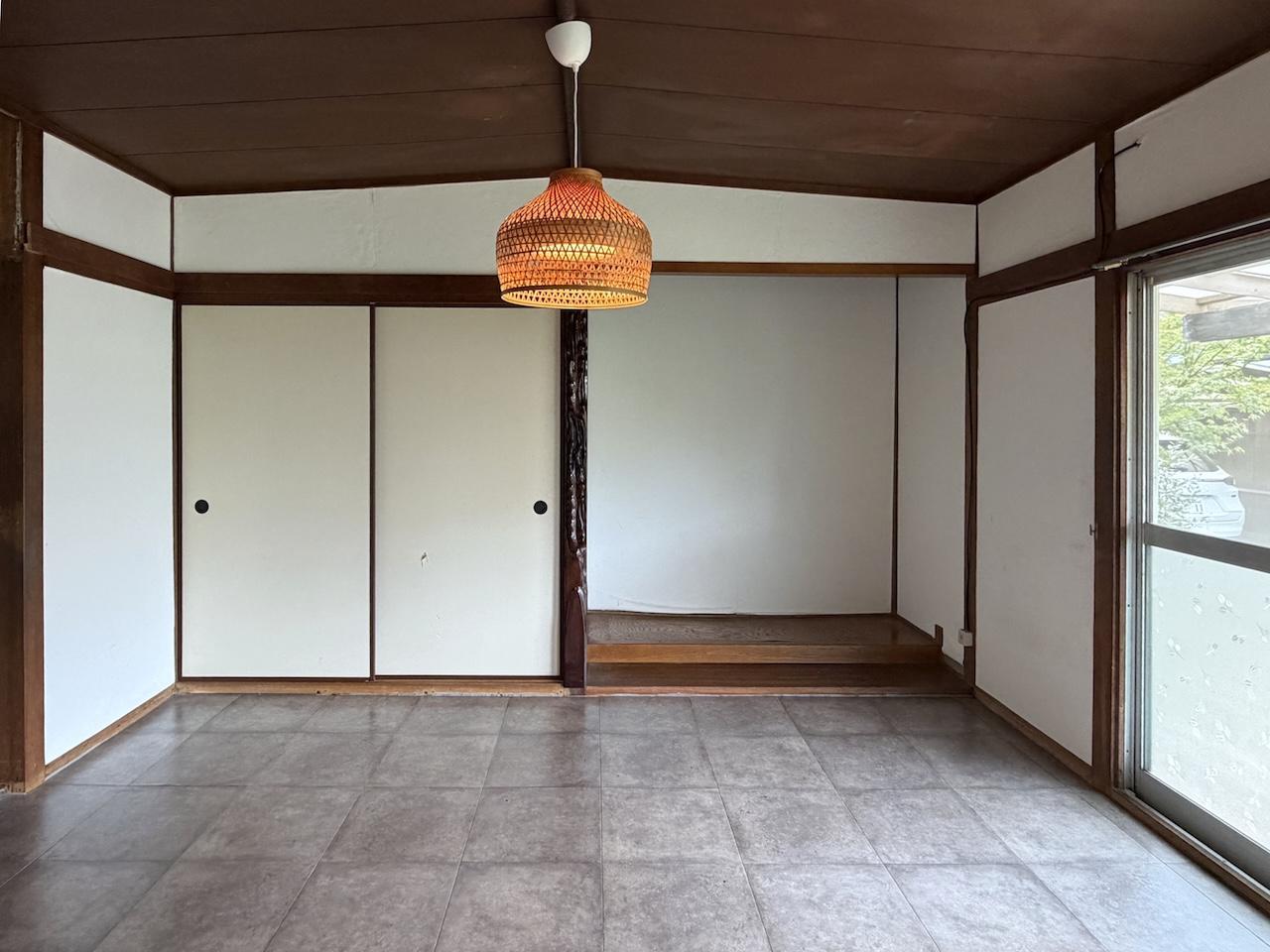 久留米市大橋町常持の売買物件/LDKの天井は一部昔ながらの舟底天井。