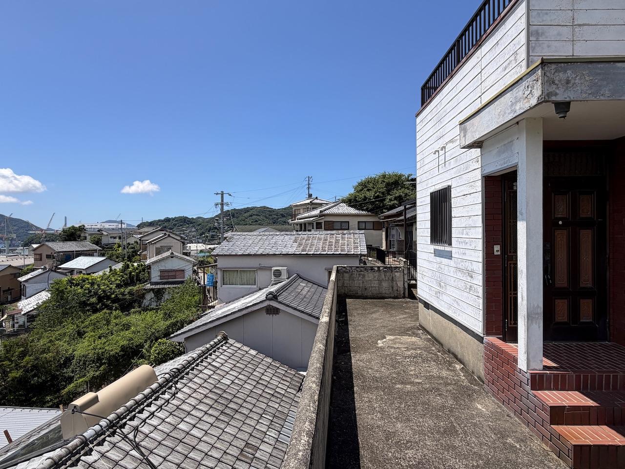 長崎県長崎市大鳥町の売買物件/下の建物と眺望が被らないようになっているのが、素敵。