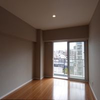 福岡市中央区大濠の賃貸物件/洋室にも外からの光が入り、明るく心地よい空間です。