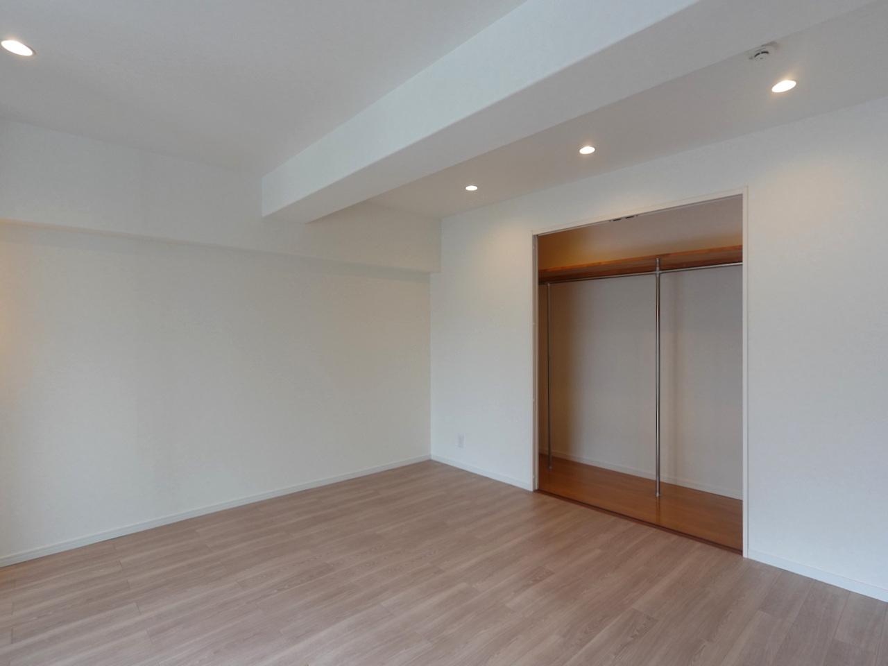 福岡市中央区大濠の賃貸物件/10畳を超える、ゆったりとした広さの洋室。