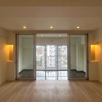 福岡市中央区大濠の賃貸物件/両脇の窓を開ければ、視線が外へと抜け、より奥行きを感じられます。