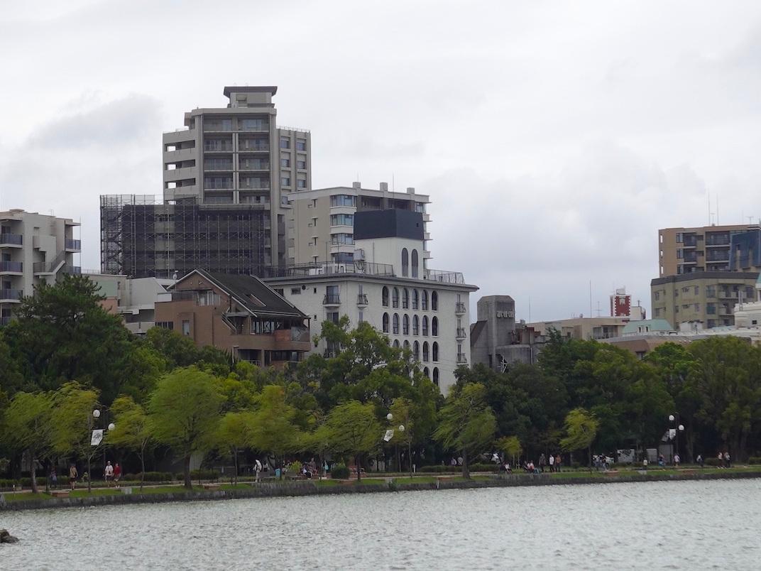 福岡市中央区大濠の賃貸物件/大濠公園を見守るように佇む、このエリアのシンボル的な存在です。