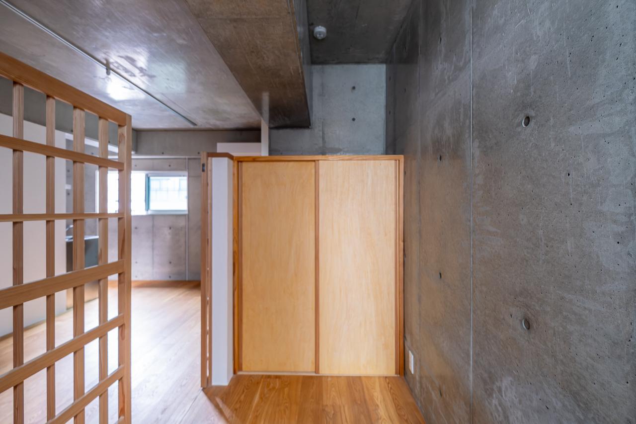 福岡市早良区 西新の賃貸物件/建具にも無垢材を。触れるところまで、ちゃんと木です。