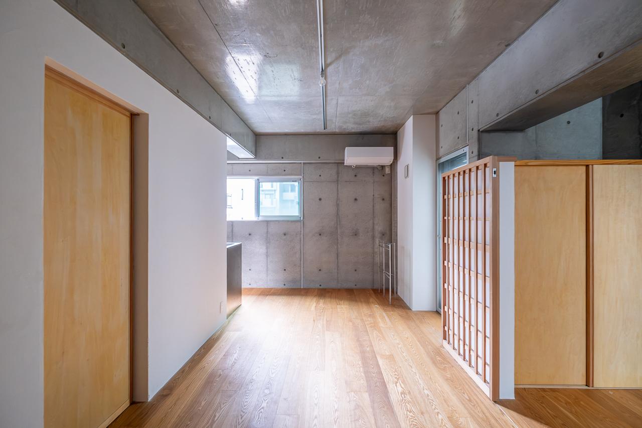 福岡市早良区 西新の賃貸物件/コンクリート&times;無垢材のモダンな室内
