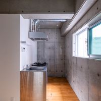 福岡市早良区 西新の賃貸物件/ステンレスのキッチンが空間を引き締める。