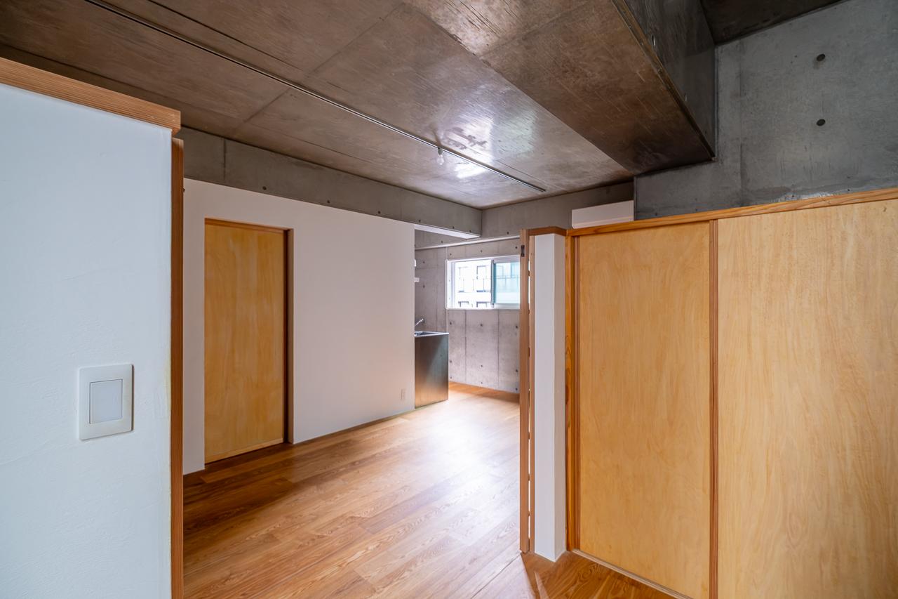 福岡市早良区 西新の賃貸物件/建具は引き戸で統一。限られた面積を邪魔しないのも、うれしいところ。