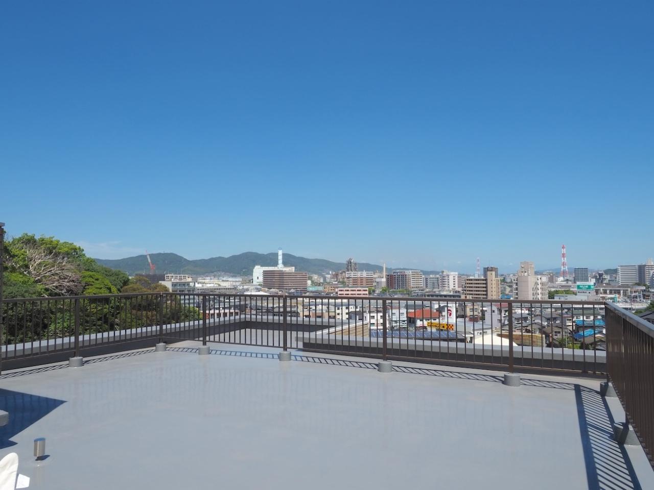 福岡県北九州市八幡西区瀬板の売買物件/街並みの先には、遠くの山。9階からの眺めです。