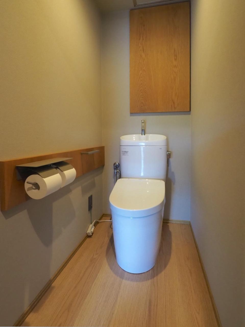 福岡県北九州市八幡西区瀬板の売買物件/トイレにも木の棚と収納を。