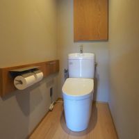 福岡県北九州市八幡西区瀬板の売買物件/トイレにも木の棚と収納を。