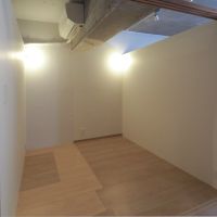 福岡市中央区梅光園団地の売買物件/間仕切りの上は開けて。天井の仕上げにも違いがあります。
