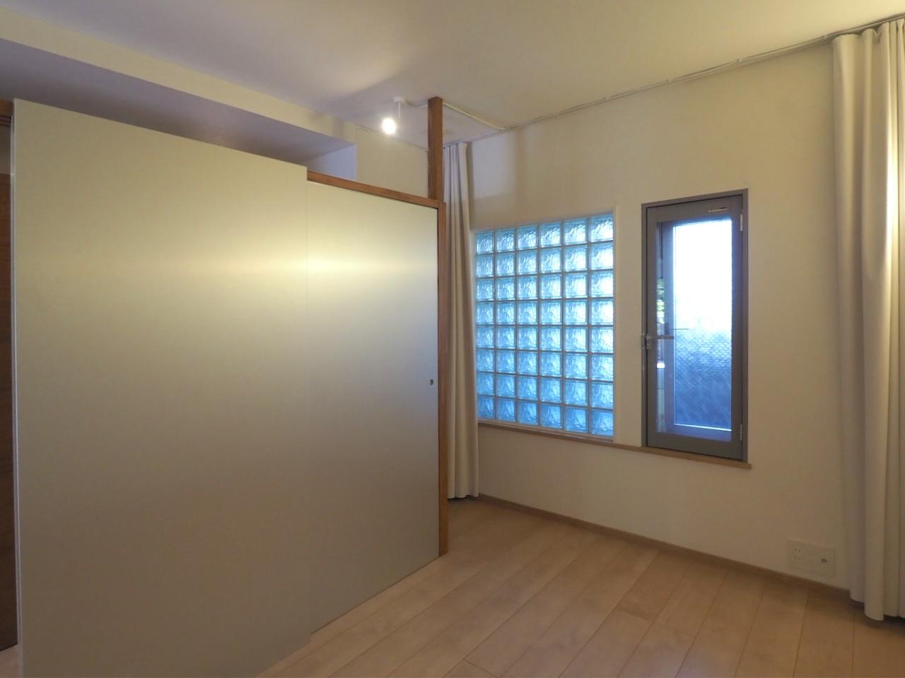 福岡市中央区梅光園団地の売買物件/ガラスブロックのある一角。ここにも、ひとつの居場所を。