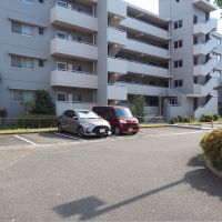福岡市中央区梅光園団地の売買物件/物の前に広がる敷地。団地らしいゆとりを感じます。