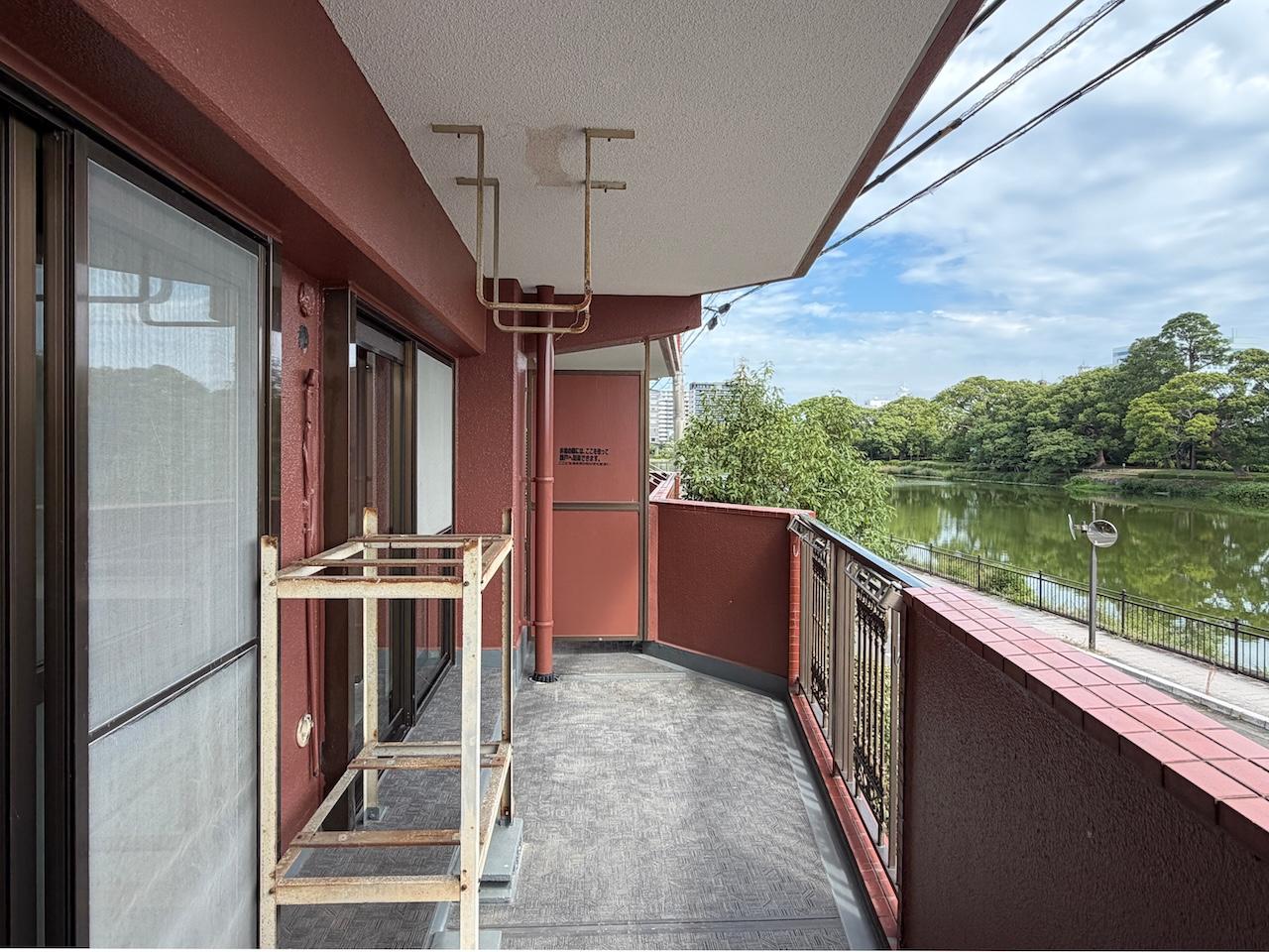 佐賀県佐賀市赤松町の売買物件/水辺を望むバルコニー。