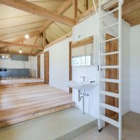 佐賀県佐賀市三瀬村の賃貸物件/玄関側から見るとこんな感じ。天井が高く、仕切りも最小限なので、実際の面積以上にのびやかに感じます。