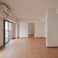 福岡市中央区薬院の賃貸物件/奥には、引き戸でつながる洋室。