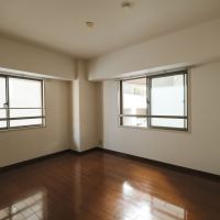 福岡市中央区薬院の賃貸物件/二面採光の洋室。