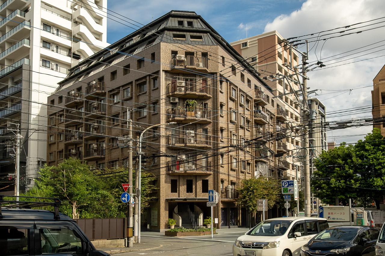 福岡市中央区薬院の賃貸物件/街中で、ひときわ異彩を放つ。